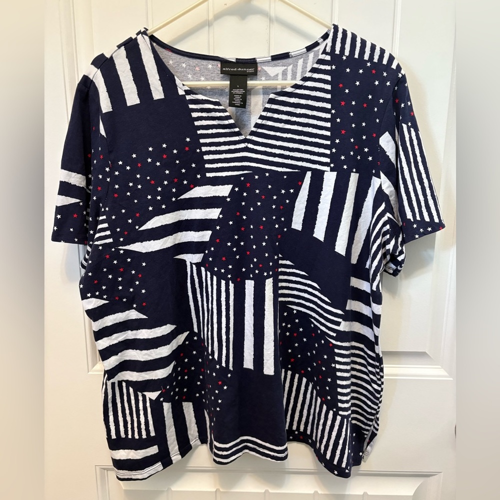 Alfred Dunner Navy and White stars & Strips Women's Top. Size Large.